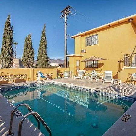 توسن Econo Lodge University المظهر الخارجي الصورة